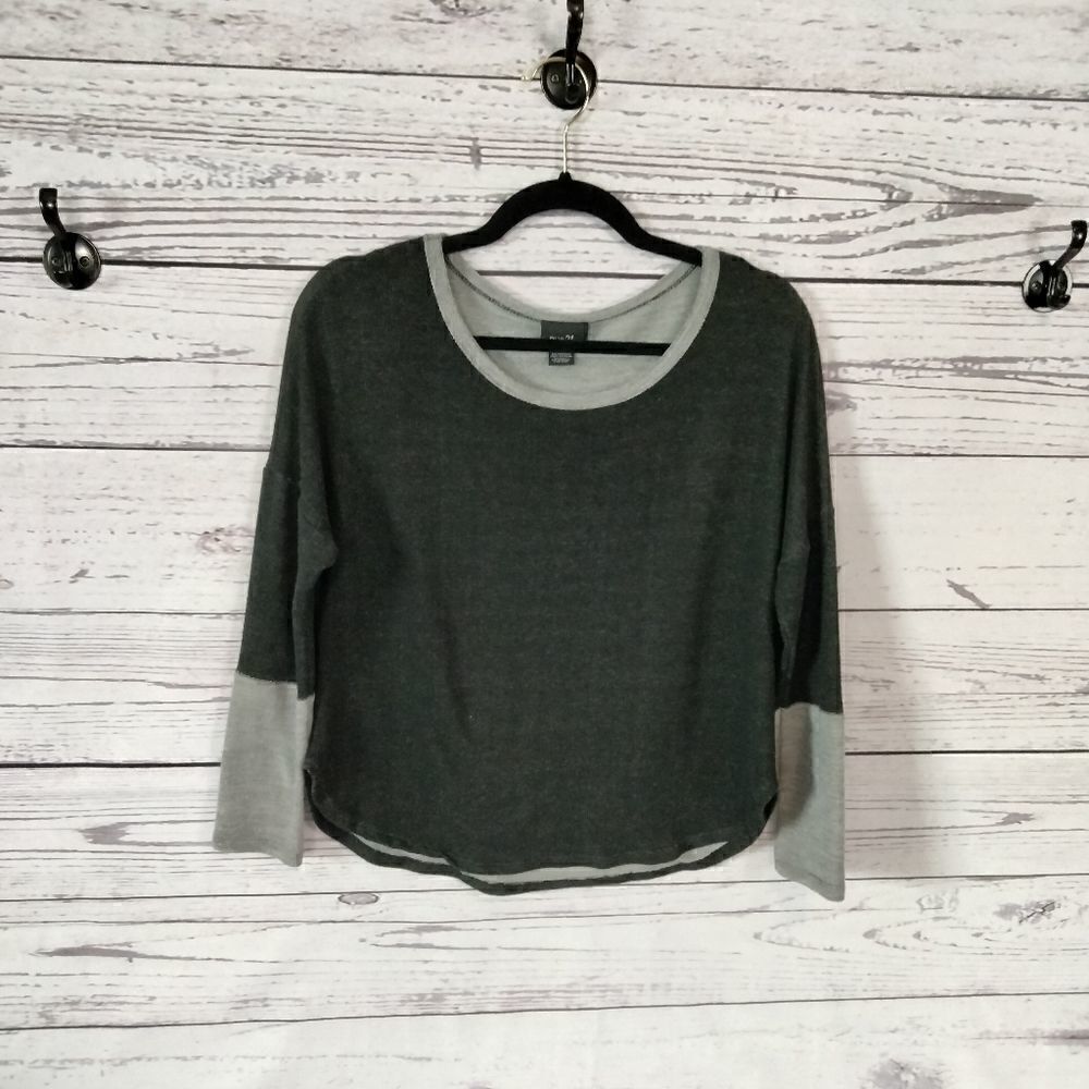 "Rue 21" woman's shirt - Picture 1 of 7
